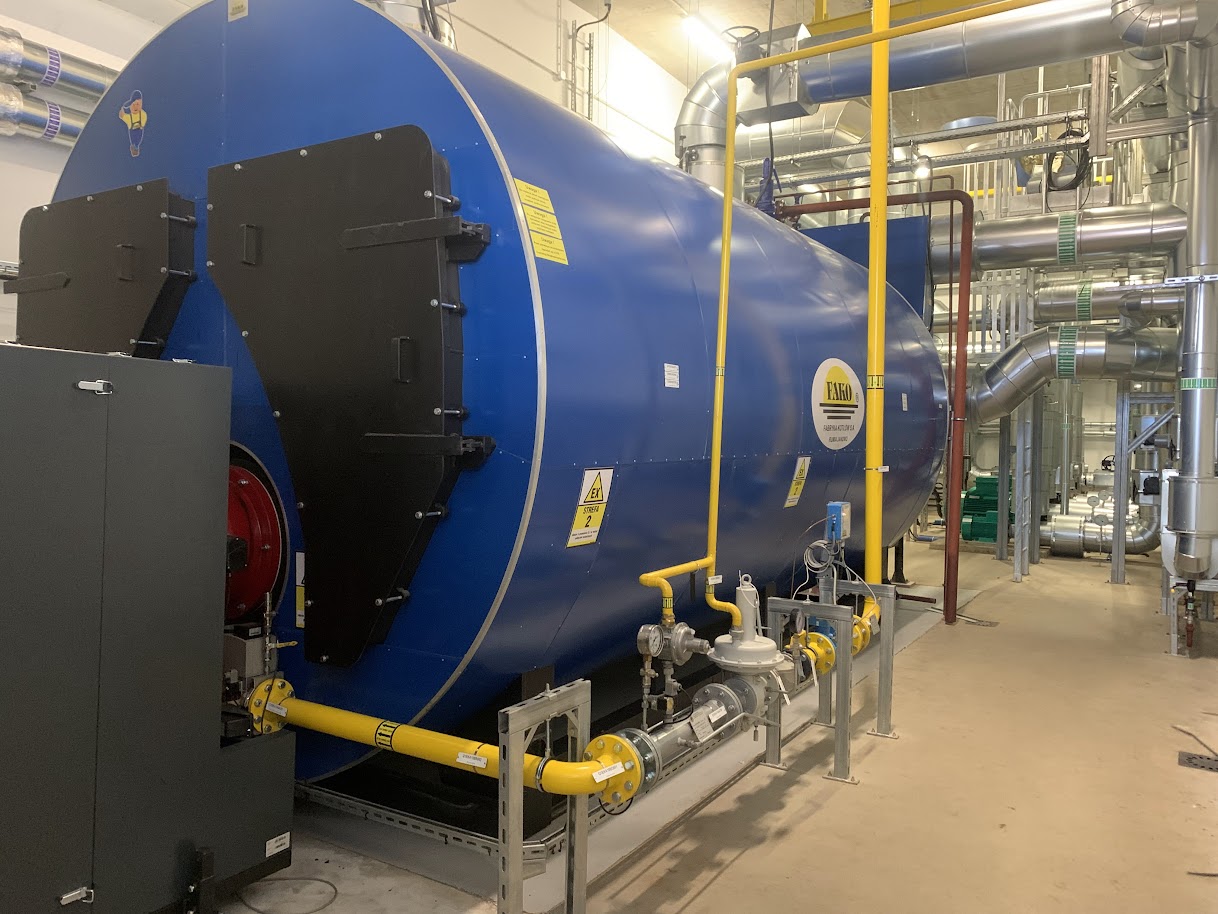 Kotły w specyficznych warunkach – Jak FAKO dostosowuje swoje produkty do wymagań zakładów chemicznych lub stoczni?