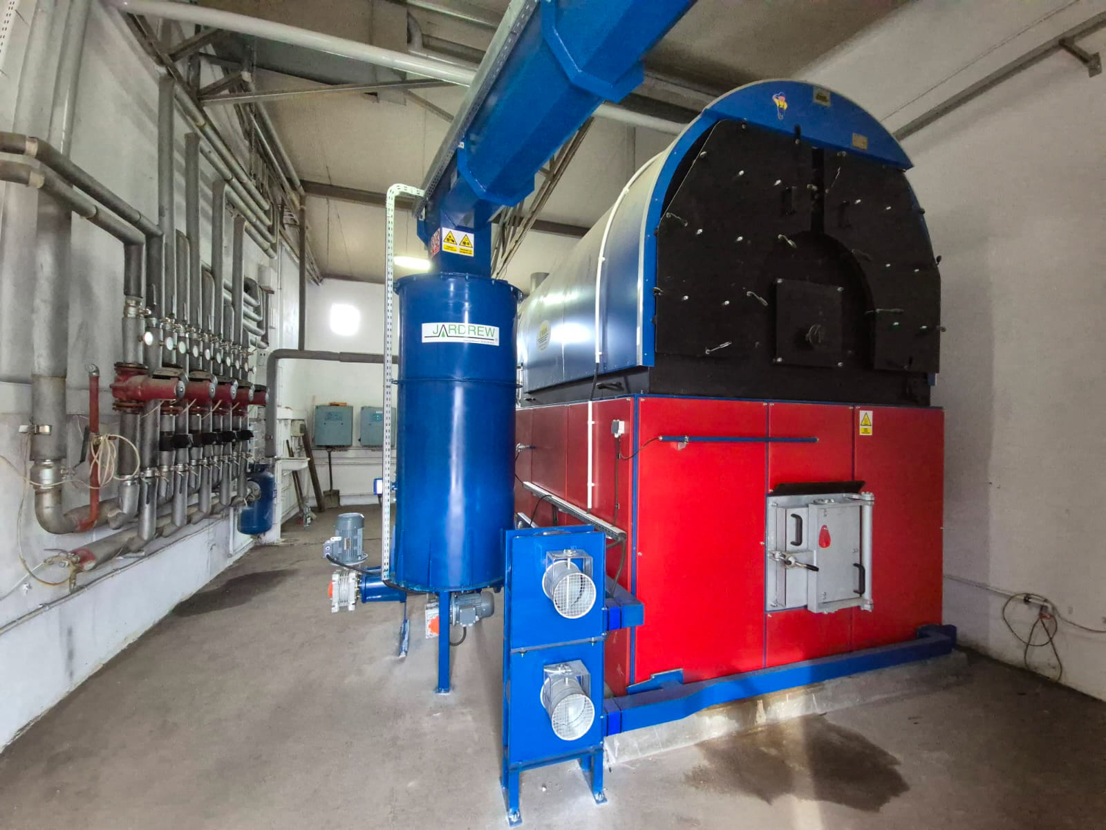 Decarbonization trap: thermochemical challenges in biomass fuel combustion